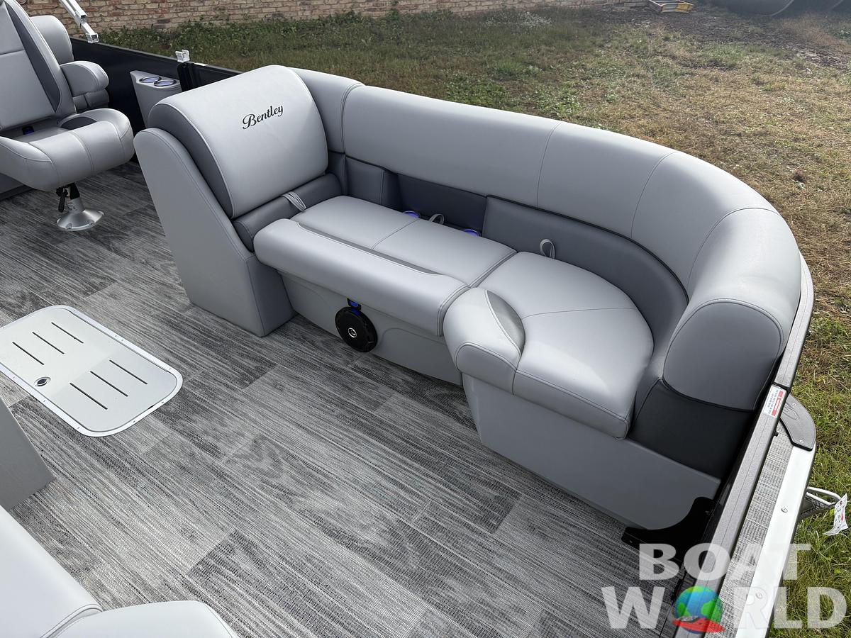 2026 Bentley Pontoons Legacy 223 QSB Swingback Tritoon 