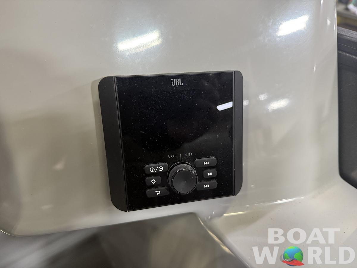 2026 Bentley Pontoons Legacy 220 QSB Swingback & 4-Stroke EFI