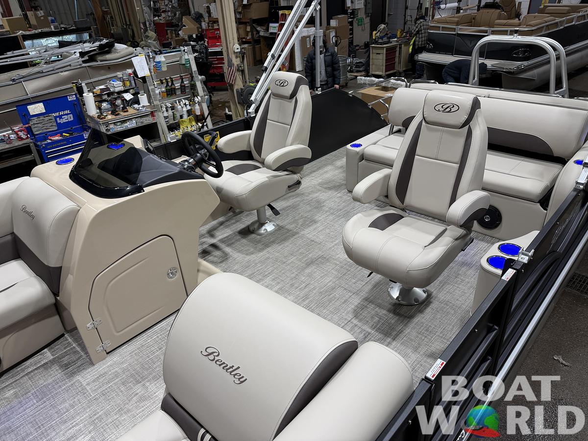 2026 Bentley Pontoons Legacy 220 Swingback 