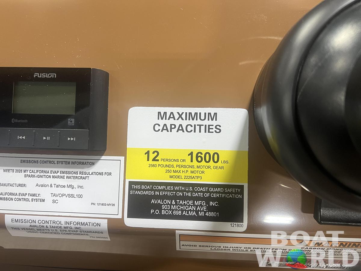 2026 Tahoe Pontoons Sport 2385 Center Console Fish Tritoon