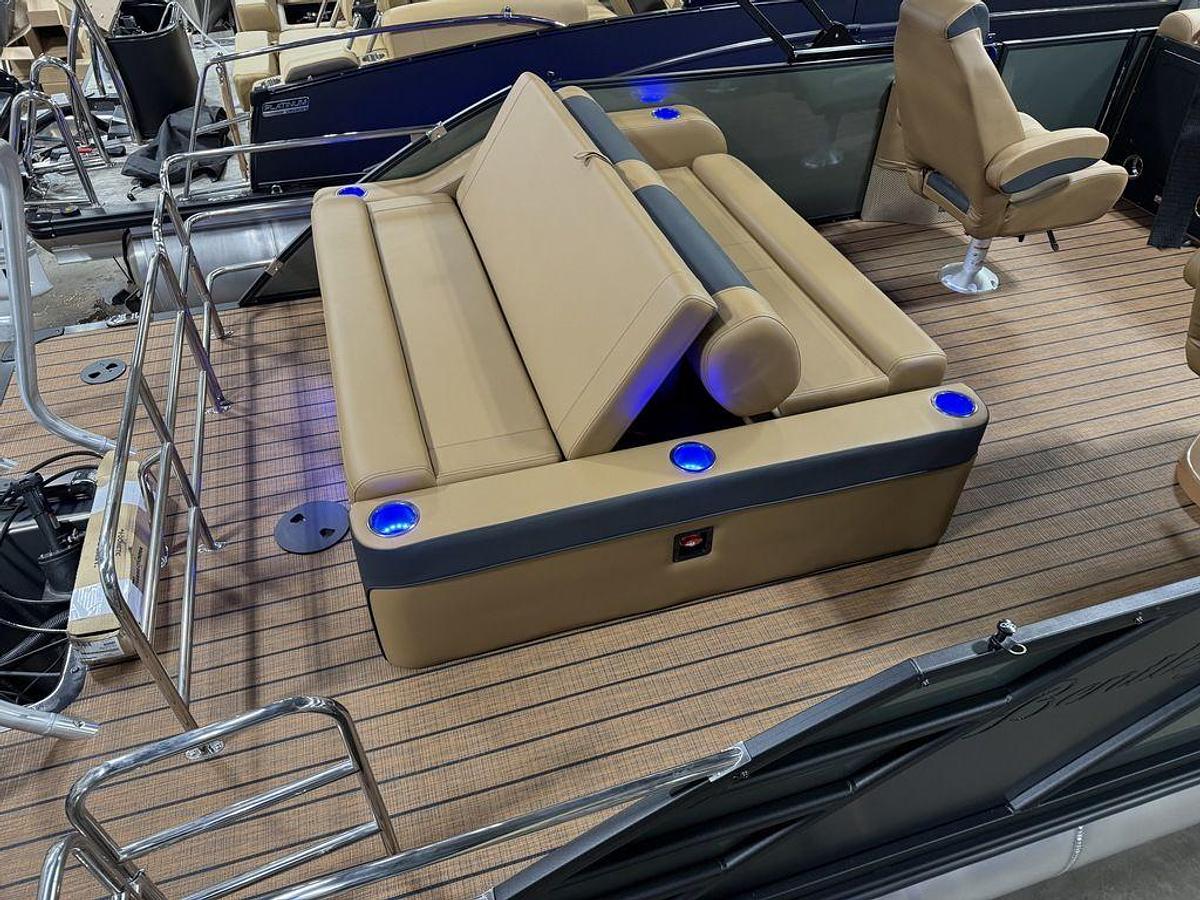 2025 Bentley Pontoons Elite 223 Swingback Tritoon & Honda 4-Stroke EFI