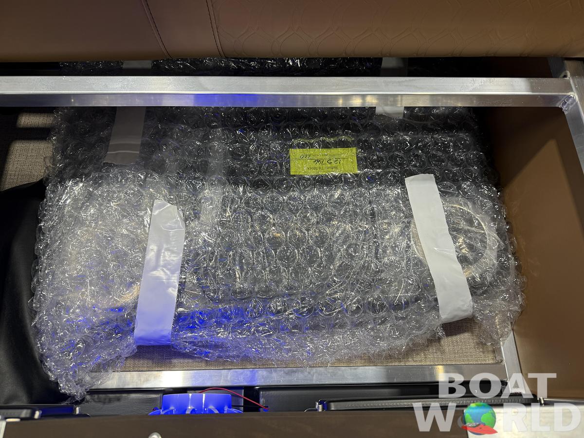 2027 Tahoe LTZ 2385 VRB SE Swingback Pontoon $41995