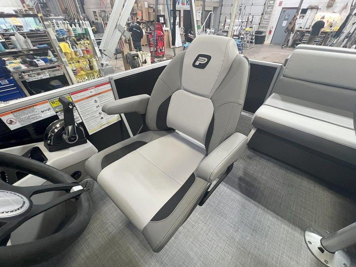 2025 Princecraft 21 Sportfisher 2-S Pontoon & Mercury 4-Stroke EFI