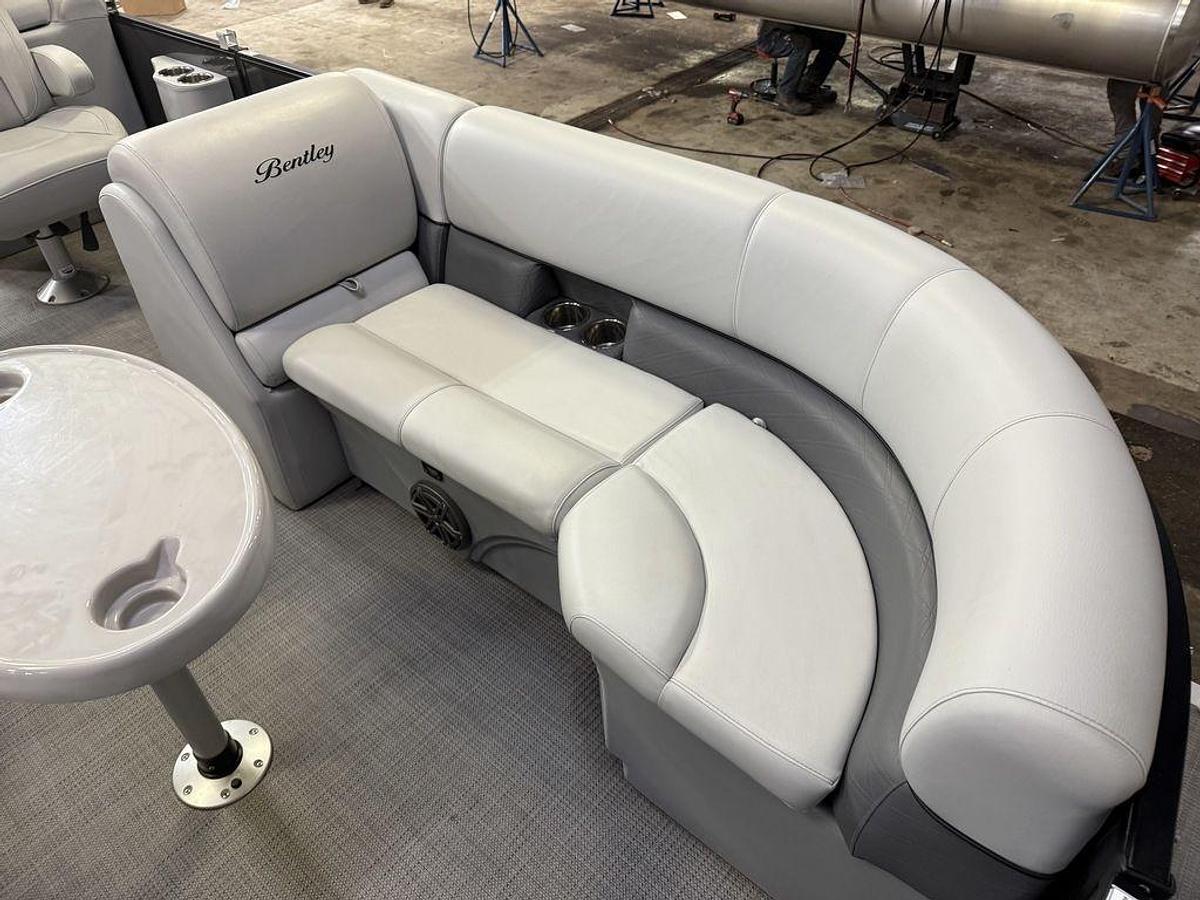 Used 2020 Bentley Pontoons Legacy 223 Navigator Quad Lounge Tritoon & Suzuki 140HP 4-Stroke EFI