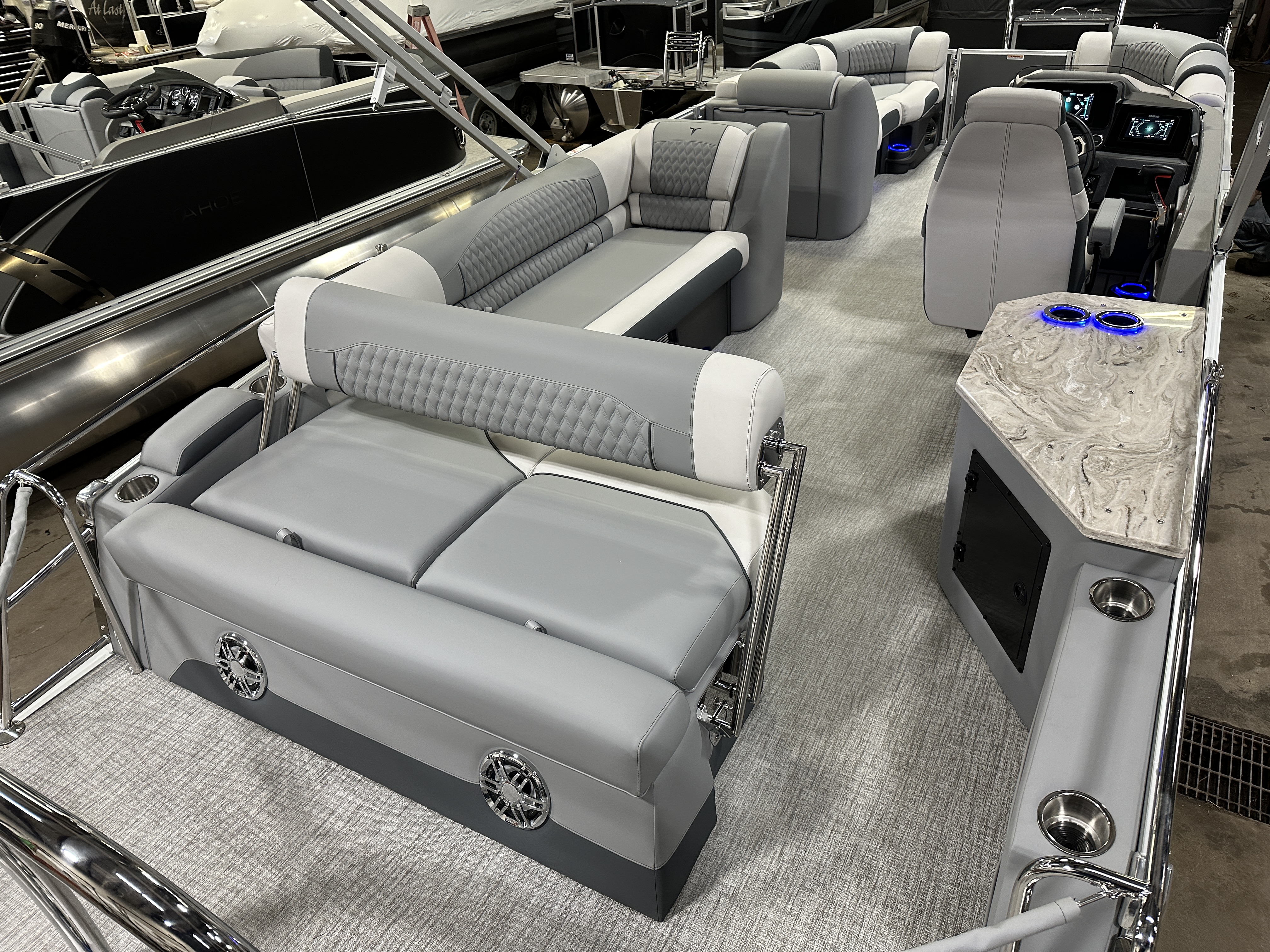 2025 Tahoe Pontoons Cascade 2385 Cruise Rear Bench (CRB) & Honda 4-Stroke EFI
