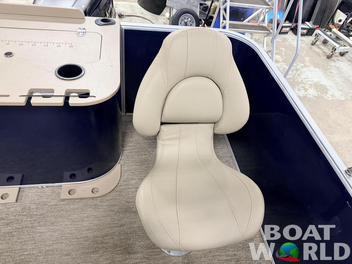 Used 2022 Sylvan  Mirage 820 Fish & Cruise