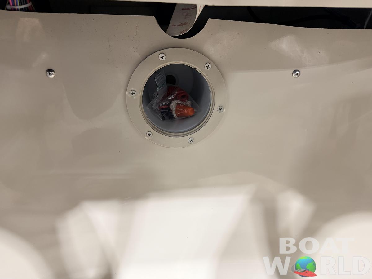 Used 2016 Sylvan Mirage 822 LZ & 50HP Yamaha 4Stroke - $21,995