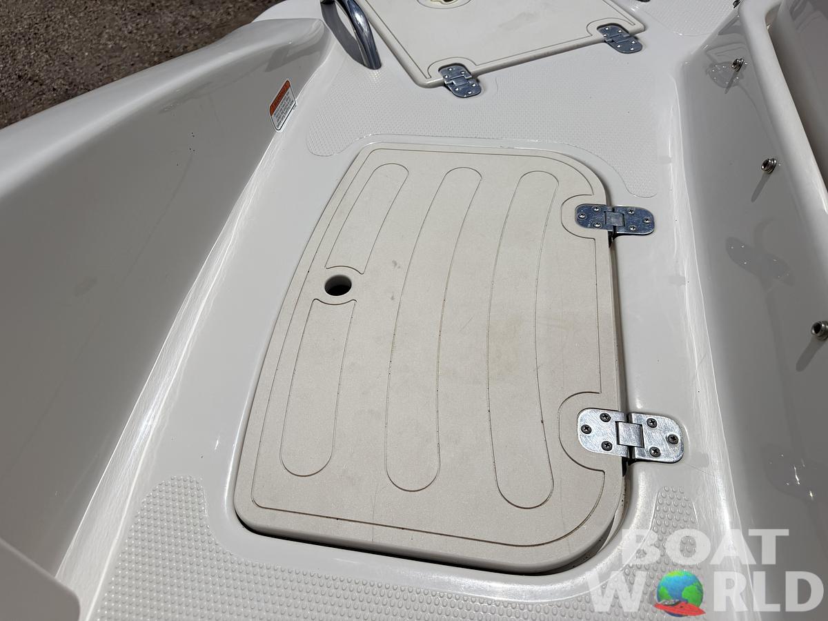 Used 2011 Tahoe 215 Xi Deck Boat & 220HP Mercruiser V8 -$17,995