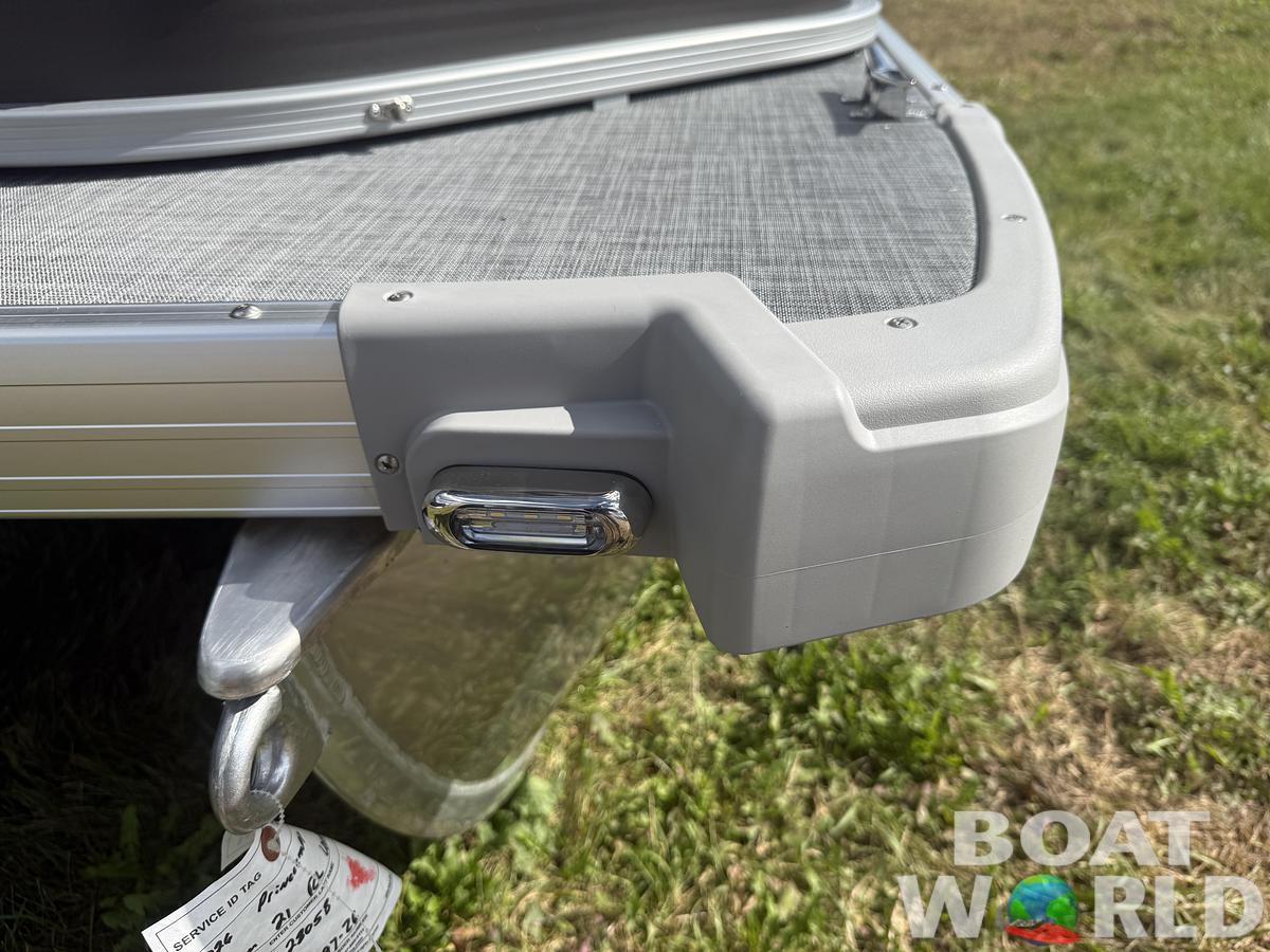 2026 Princecraft Vectra 21 RL Swingback Lounge Pontoon & Mercury 4-Stroke EFI