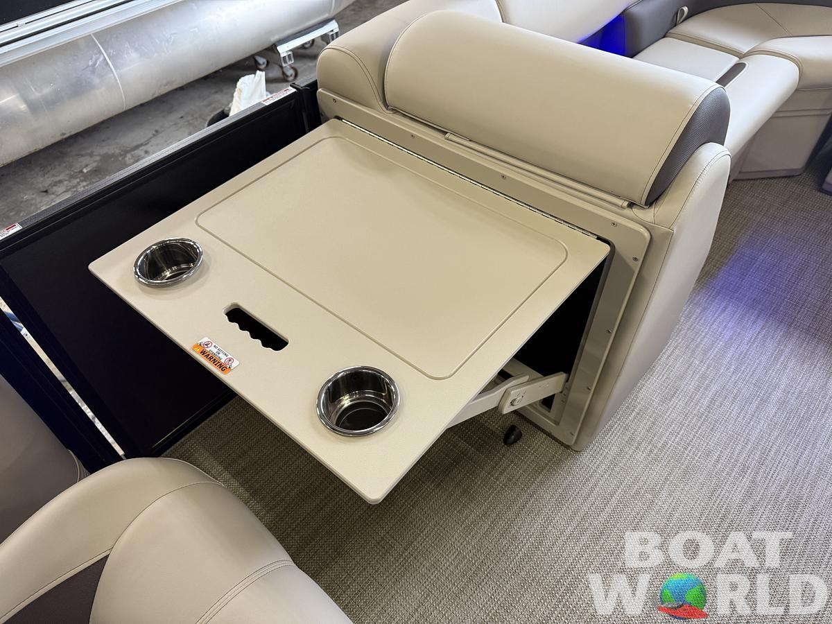 2025 Bentley Pontoons Legacy 220 Navigator Quad Lounge & Honda 4-Stroke EFI