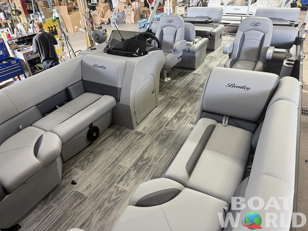 2026 Bentley Pontoons Legacy 220 QSB Swingback & 4-Stroke EFI