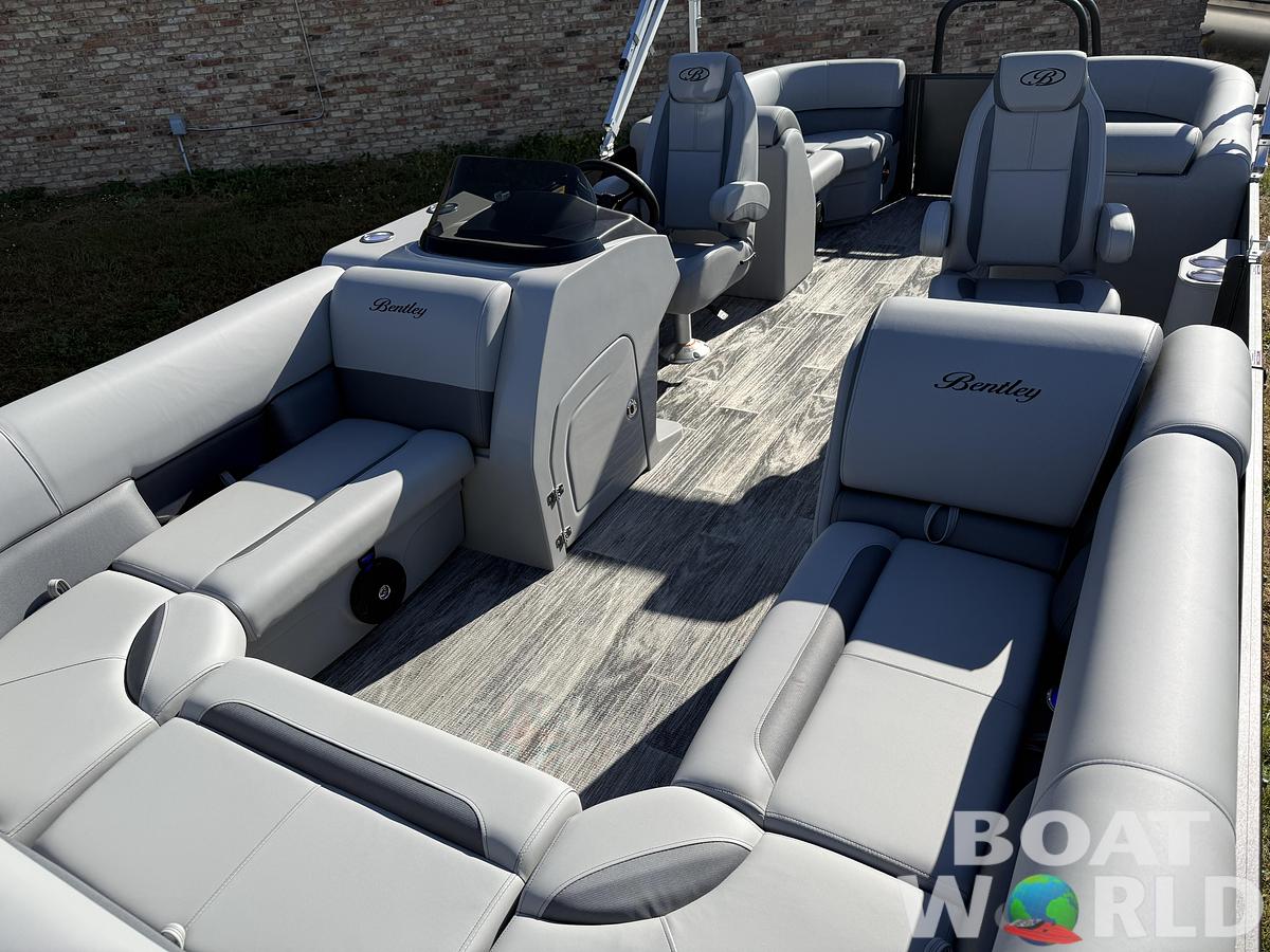 2026 Bentley Pontoons Legacy 220 Navigator Quad Lounge 