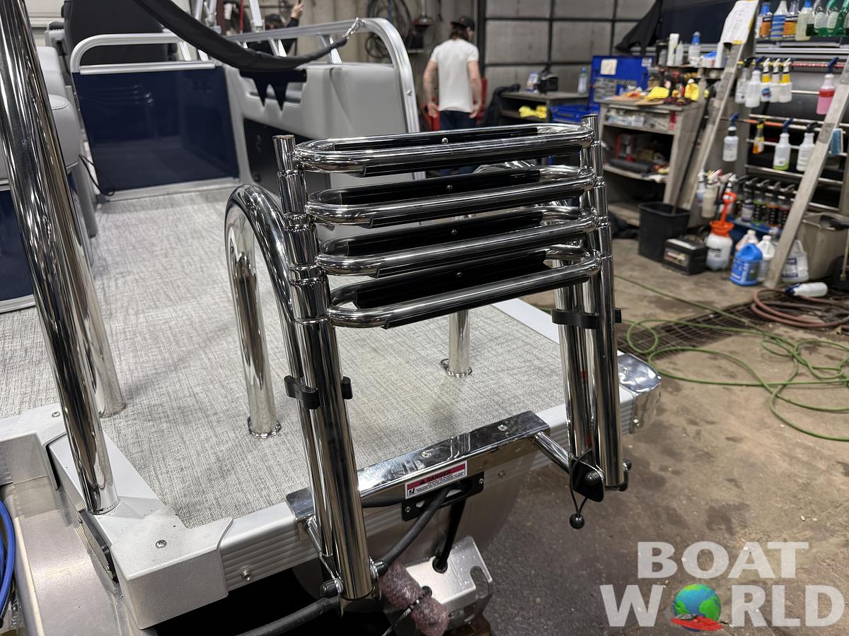 2026 Tahoe Sport VRB 2385 Swingback & 4-Stroke $34995