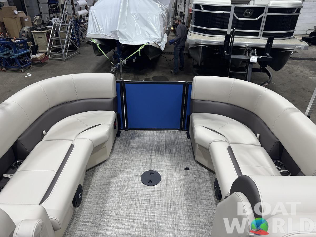 2026 Bentley Pontoons Legacy 220 Navigator Quad Lounge