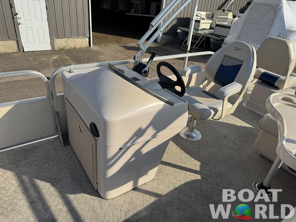 Used 2009 Weeres Family Fish Deluxe 220 Pontoon