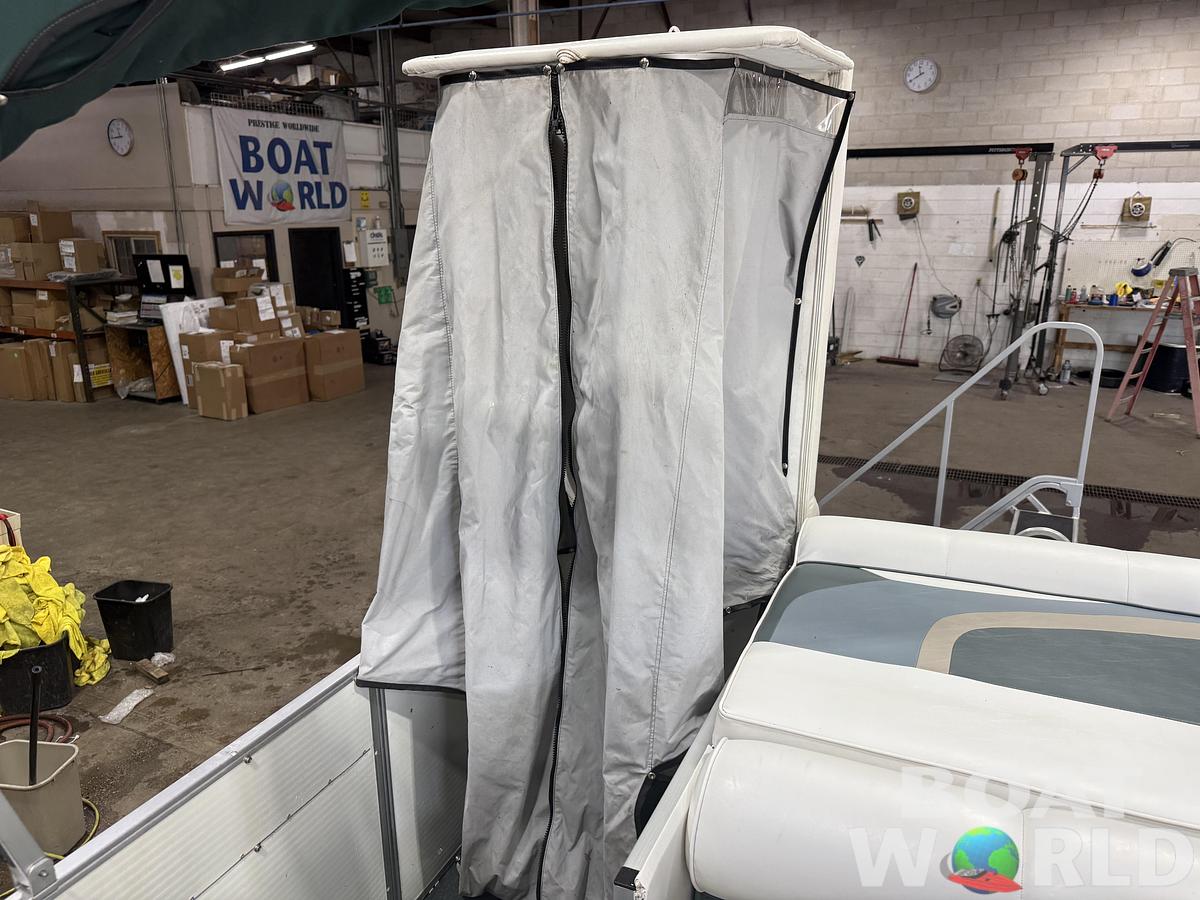 Used 2003 Weeres 200 SunTanner & 60HP Johnson 4Stroke -$11,995