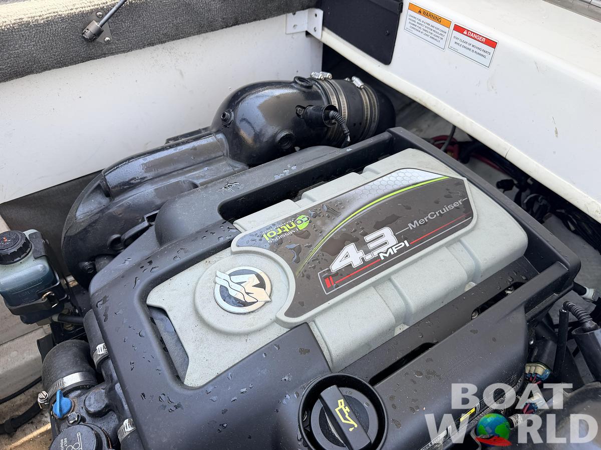 Used 2012 Sea Ray 205 Sport & 220HP 4.3L Mercruiser MPI with Tandem Axle Trailer -$15,995