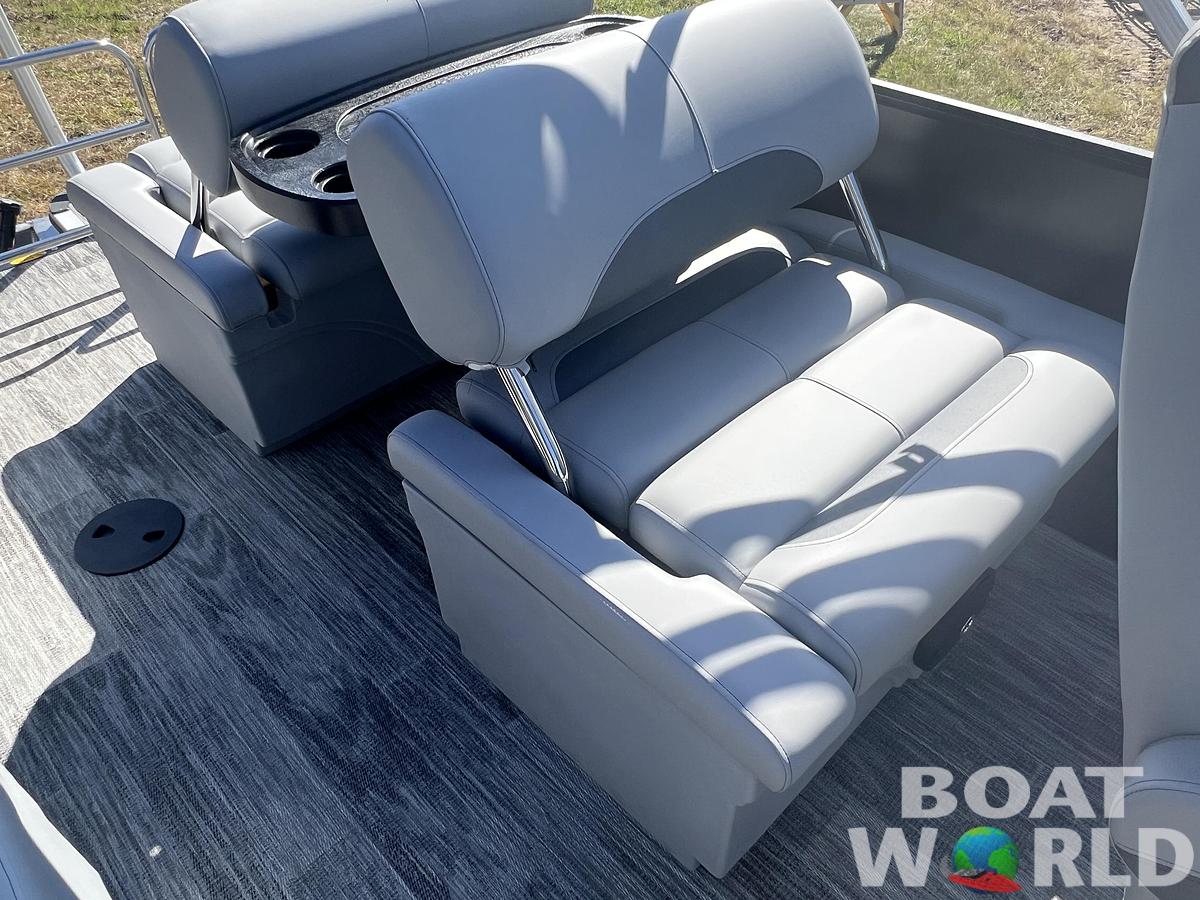 2026 Bentley Pontoons Legacy 220 QSB Swingback