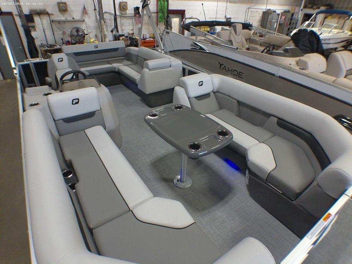 2025 Princecraft Vectra 23 RL Swingback Lounge Pontoon & Mercury 4-Stroke EFI