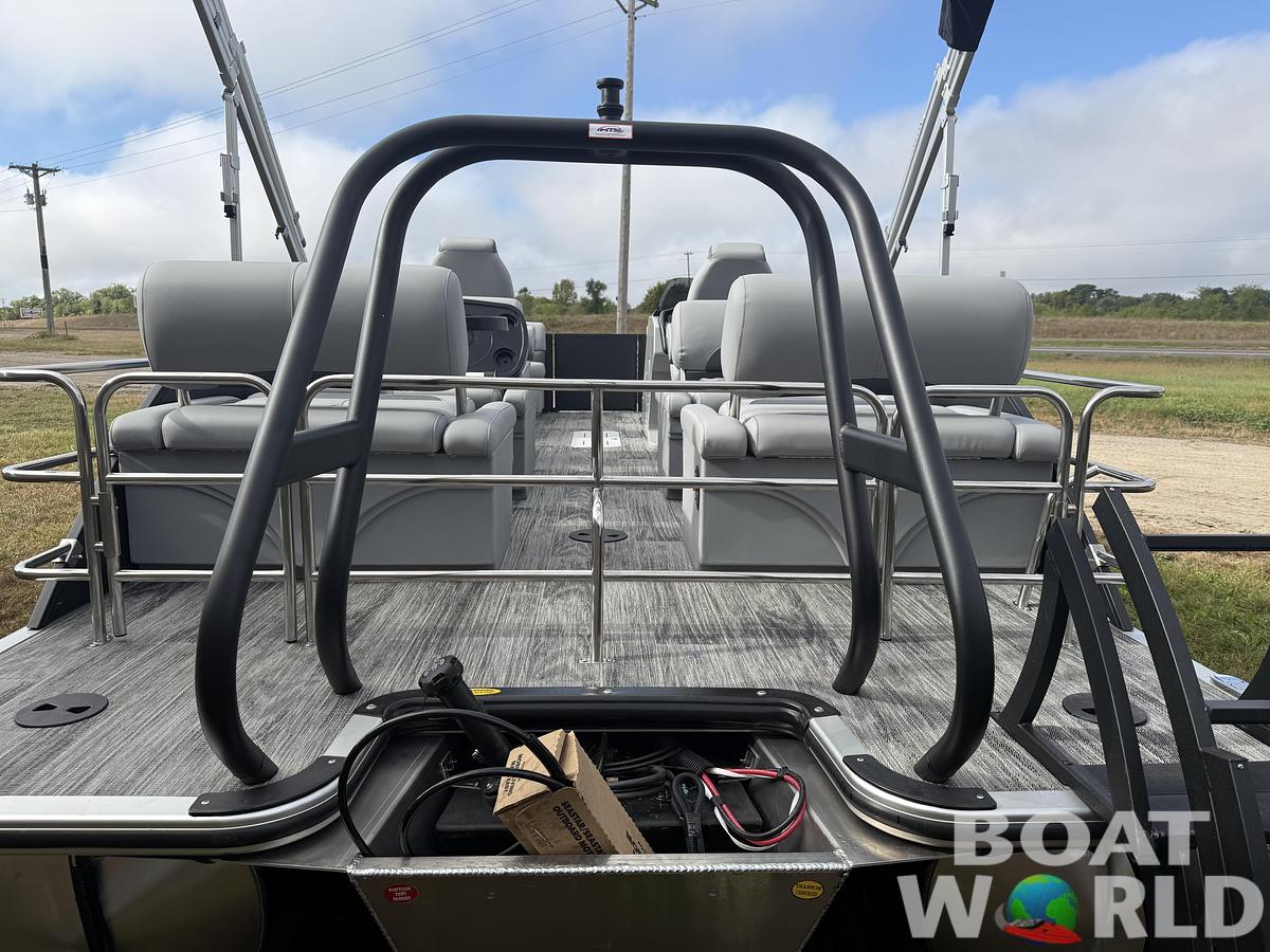 2026 Bentley Pontoons Legacy 223 QSB Swingback Tritoon 