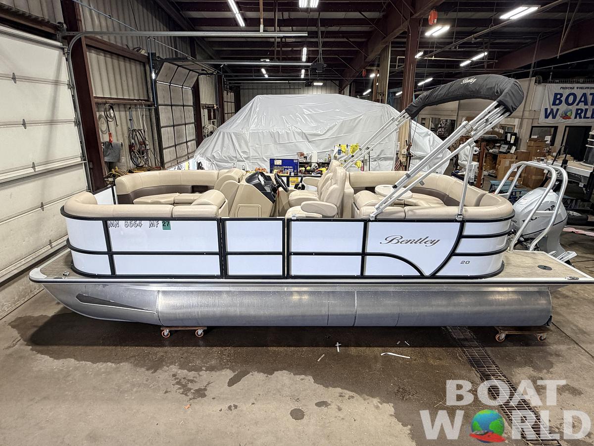 Used 2022 Bentley Pontoons Legacy 200 Navigator Quad Lounge & 100HP Honda 4Stroke -$34,995