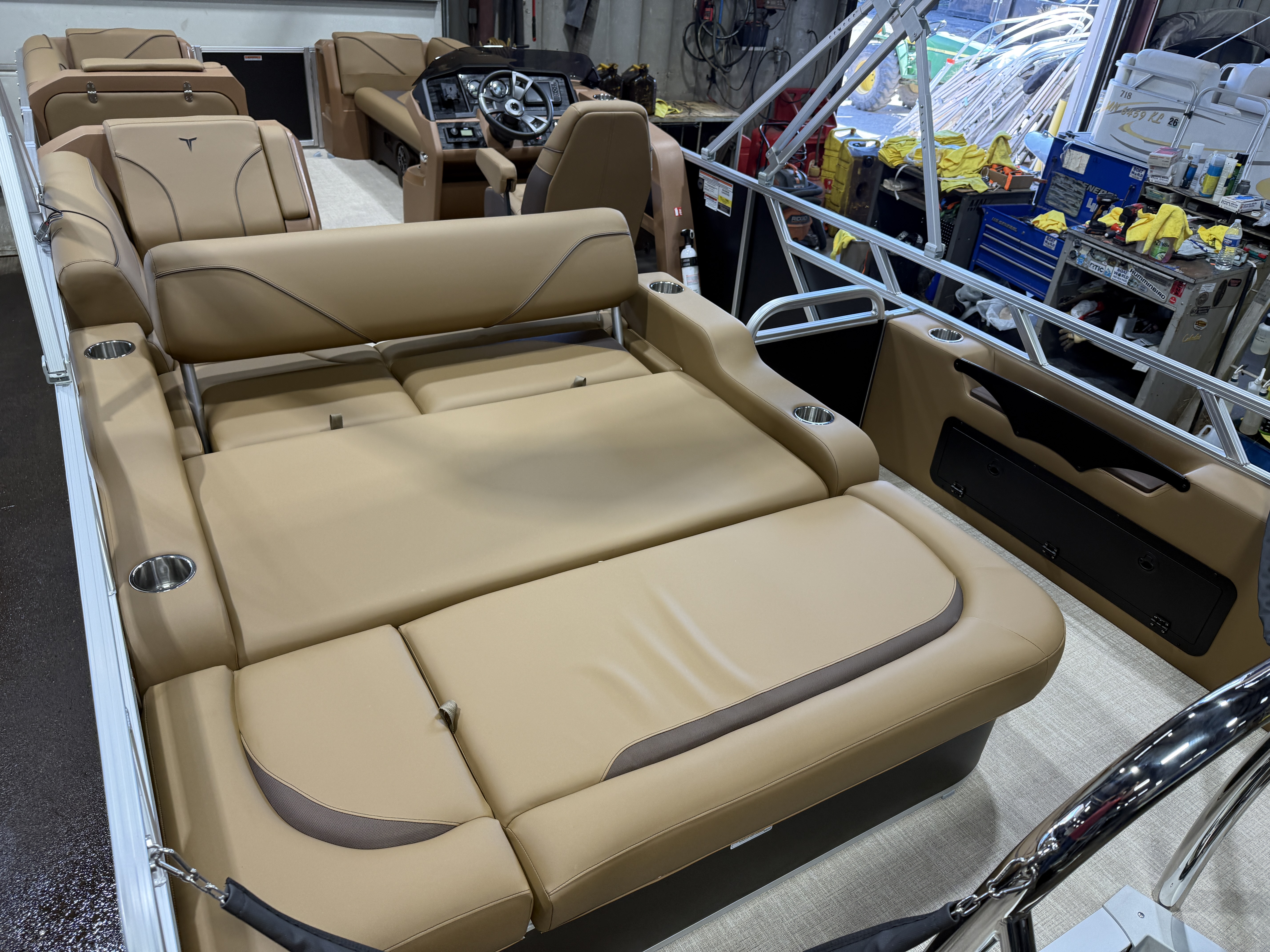 2027 Tahoe Sport VRB Premium 2385 Swingback & 4-Stroke $37995