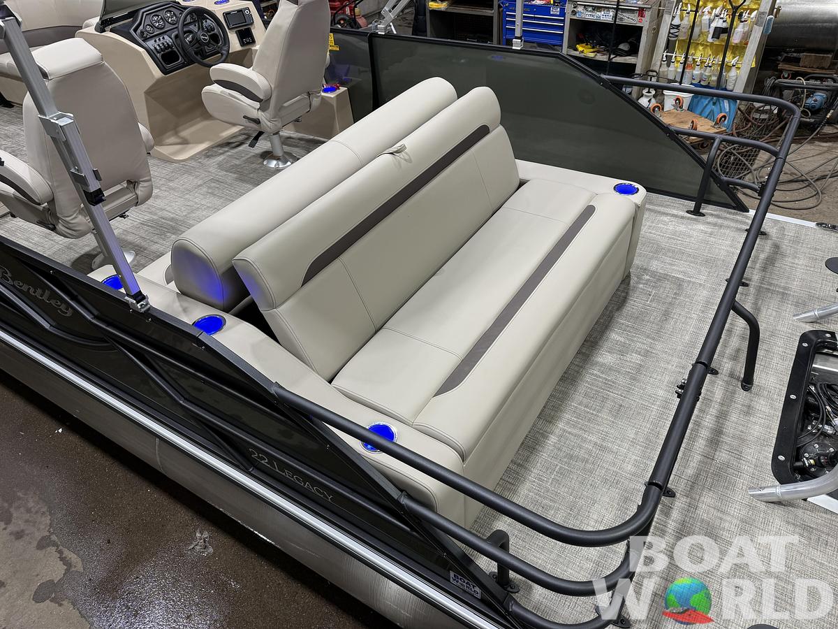 2026 Bentley Pontoons Legacy 220 Swingback