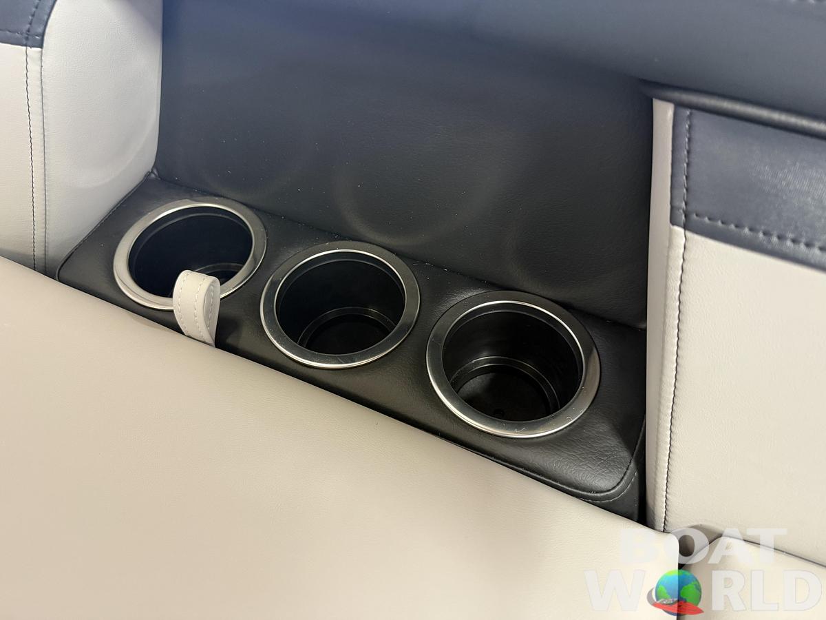 2026 Montego Bay 8522 DL Quad Lounge Tritoon