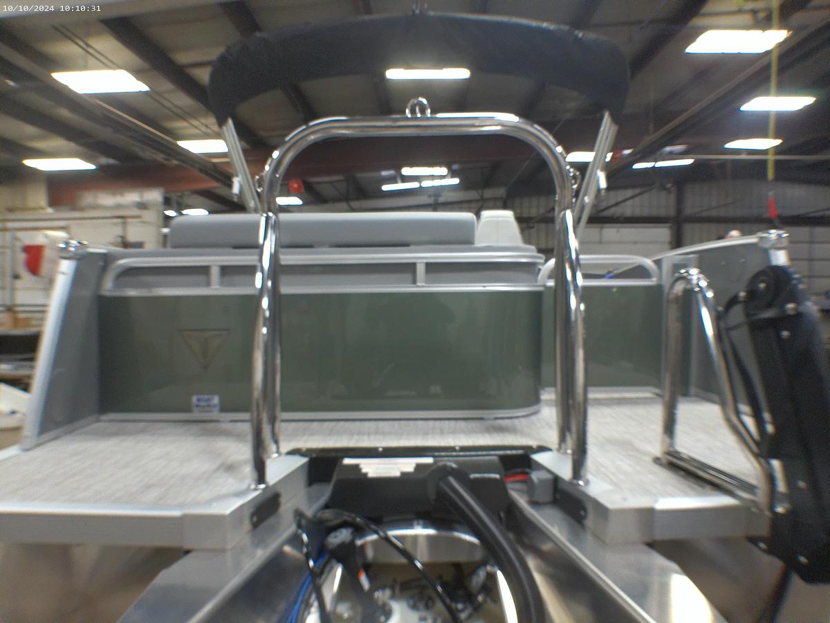 2025 Tahoe Pontoons Cascade 2385 Swingback Tritoon & 225HP 4-Stroke EFI