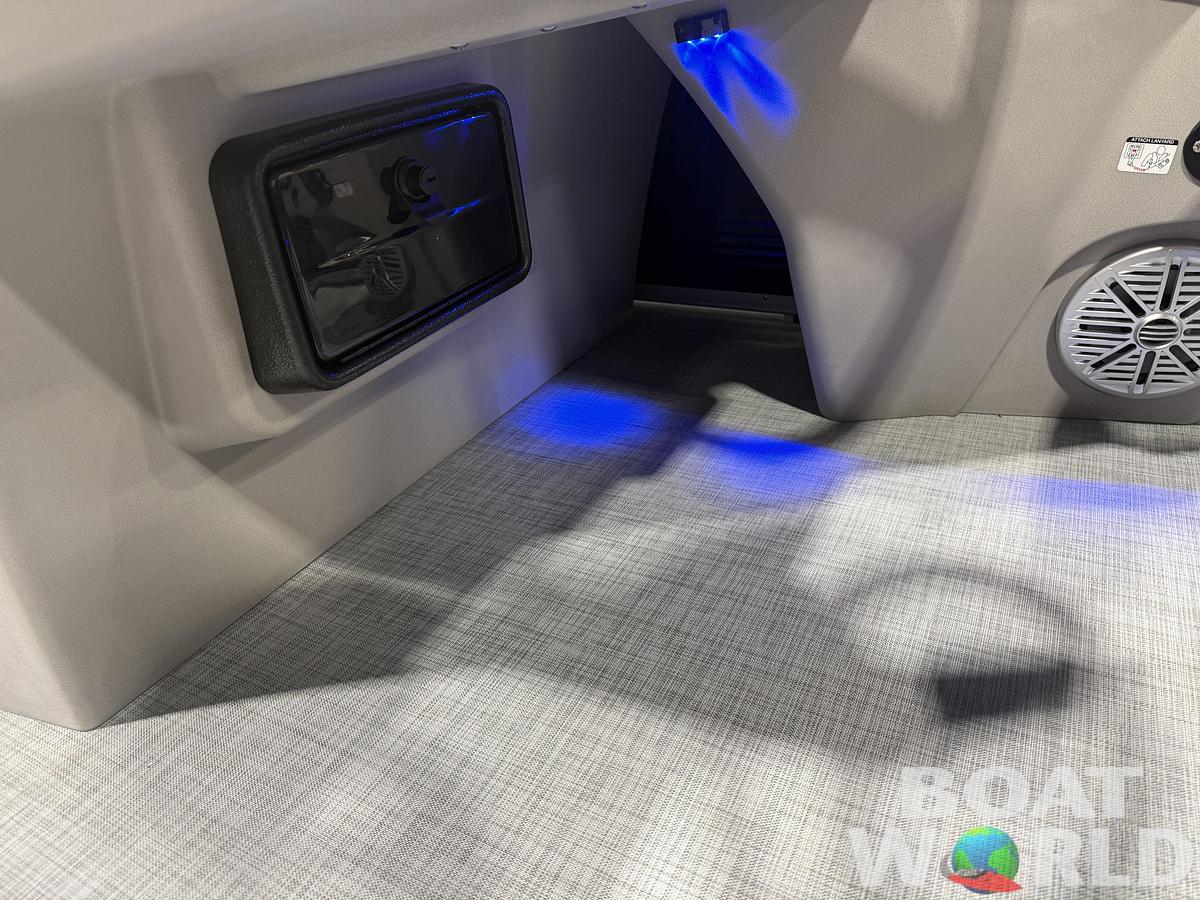 2026 Princecraft Vectra 23 RL SS Swingback Tritoon 