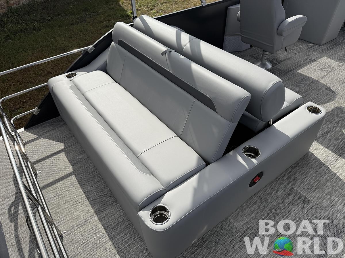 2026 Bentley Pontoons Legacy 220 Swingback 