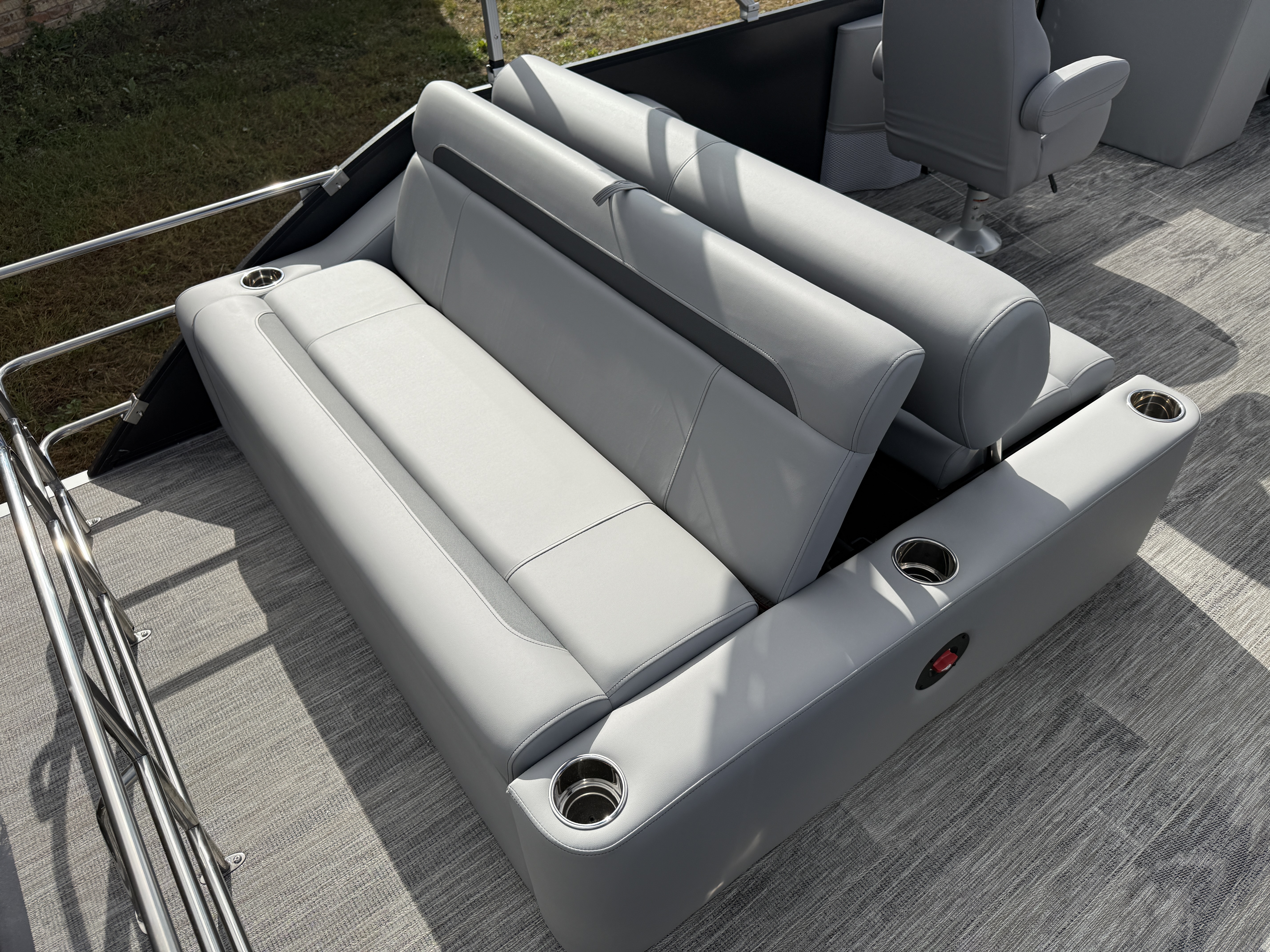 2026 Bentley Pontoons Legacy 220 Swingback 