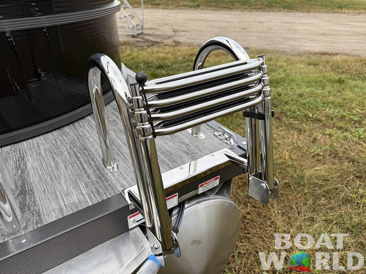 2026 Montego Bay 8522 Quad Lounge Tritoon 