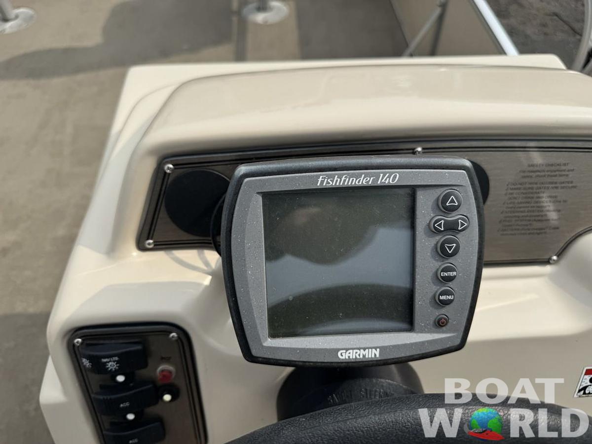 Used 2010 Weeres Cadet Fish 18' & Mercury 4-Stroke