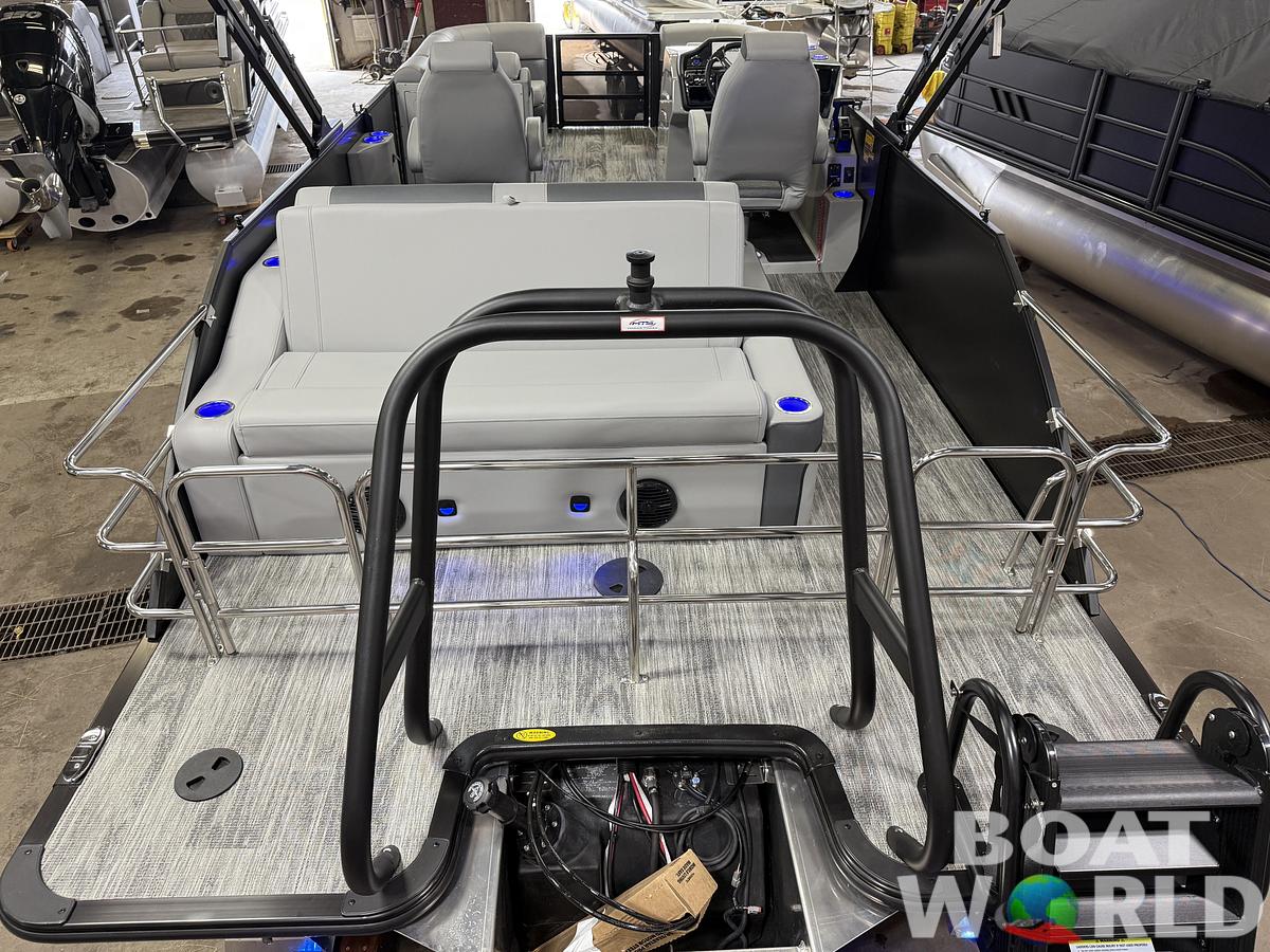 2026 Bentley Pontoons Elite 223 Swingback Tritoon