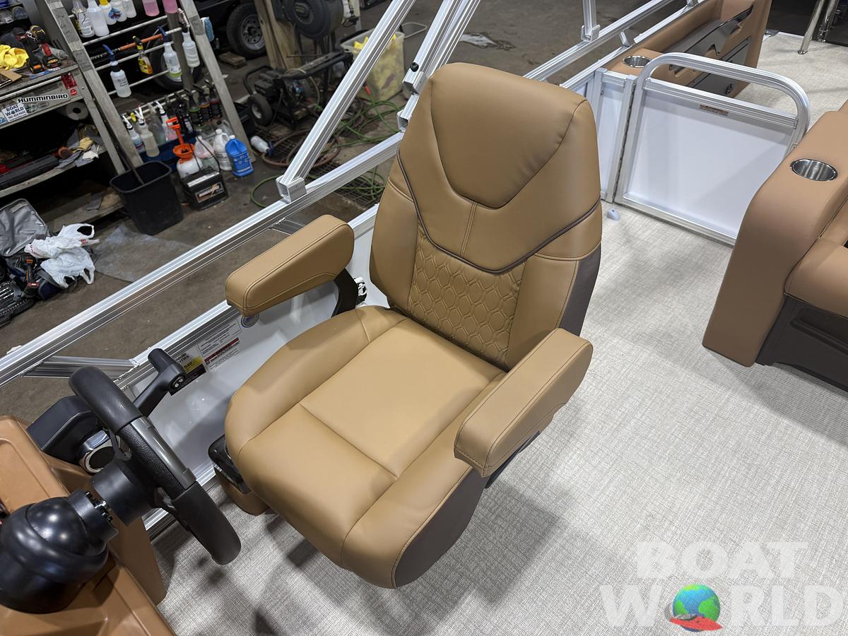 2026 Tahoe Sport VRB 2385 Swingback & 4-Stroke $34995