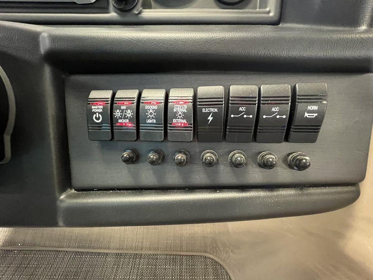 2024 Bentley Pontoons Legacy 200 Navigator Quad Lounge & Honda 4-Stroke EFI