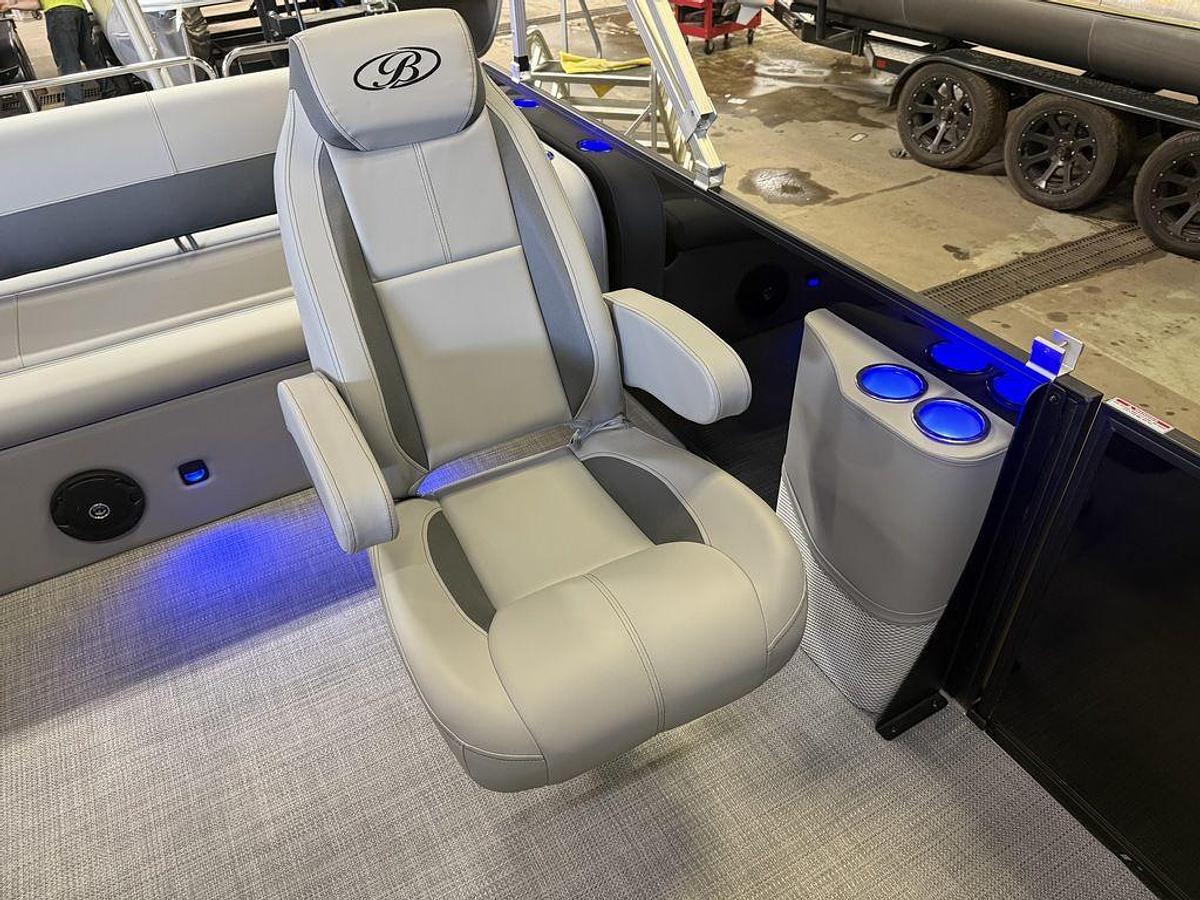 2026 Bentley Pontoons Legacy 220 Swingback & Honda 4-Stroke EFI