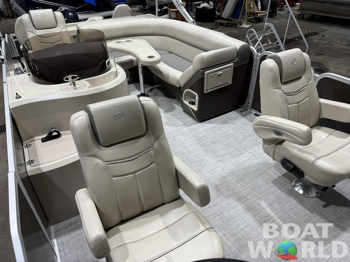 Used 2016 Premier 220 Castaway