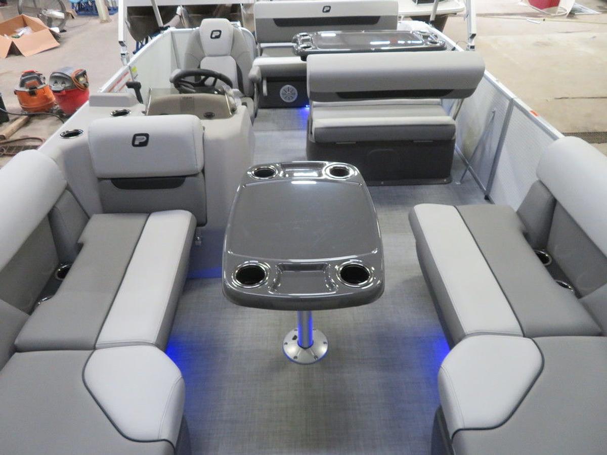 2025 Princecraft Vectra 21 RL Dinette Swingback Pontoon & Mercury 4-Stroke EFI