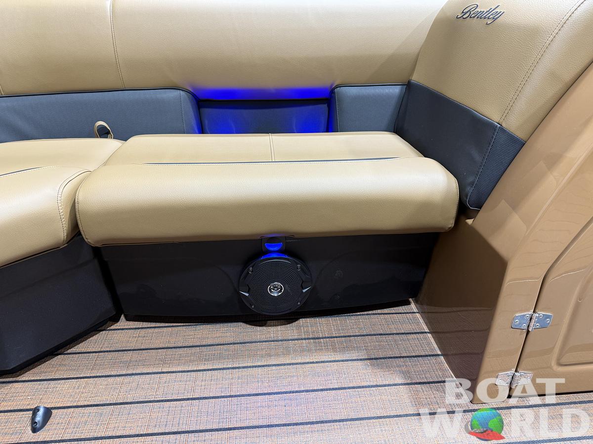 2026 Bentley Pontoons Legacy 223 Swingback Tritoon 