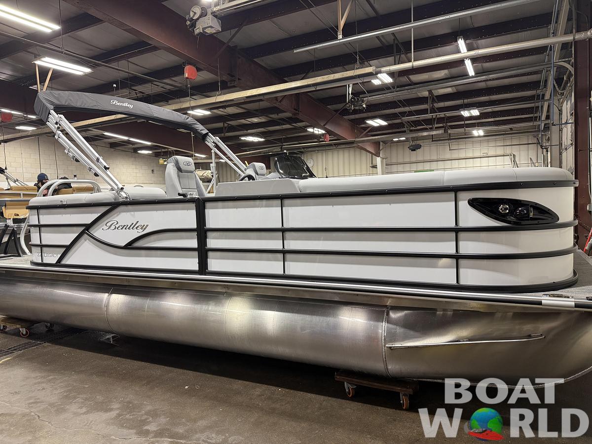 2026 Bentley Pontoons Legacy 223 Navigator Quad Lounge Tritoon