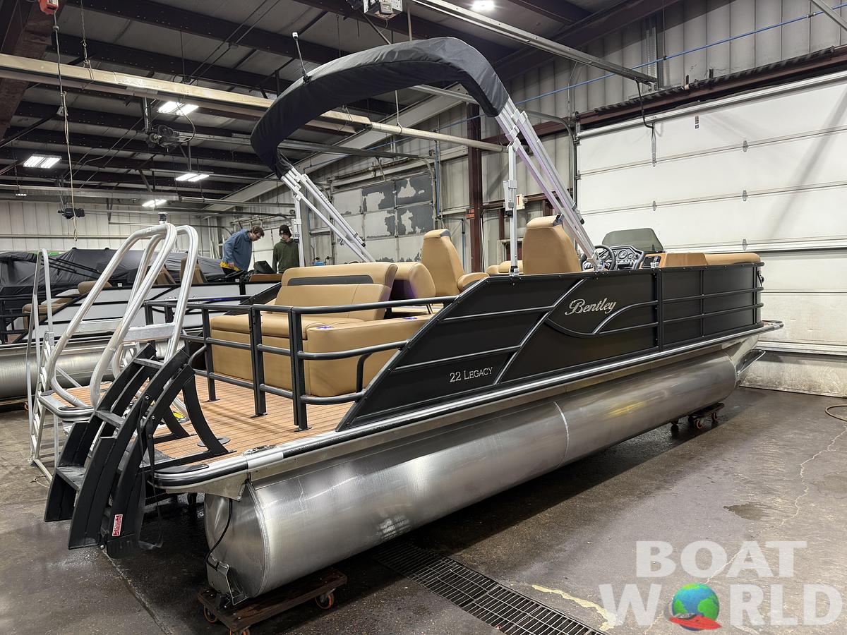 2026 Bentley Pontoons Legacy 220 Swingback 
