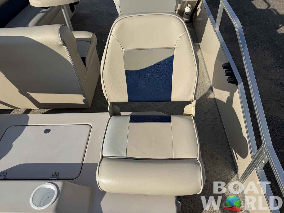 Used 2009 Weeres Family Fish Deluxe 220 Pontoon