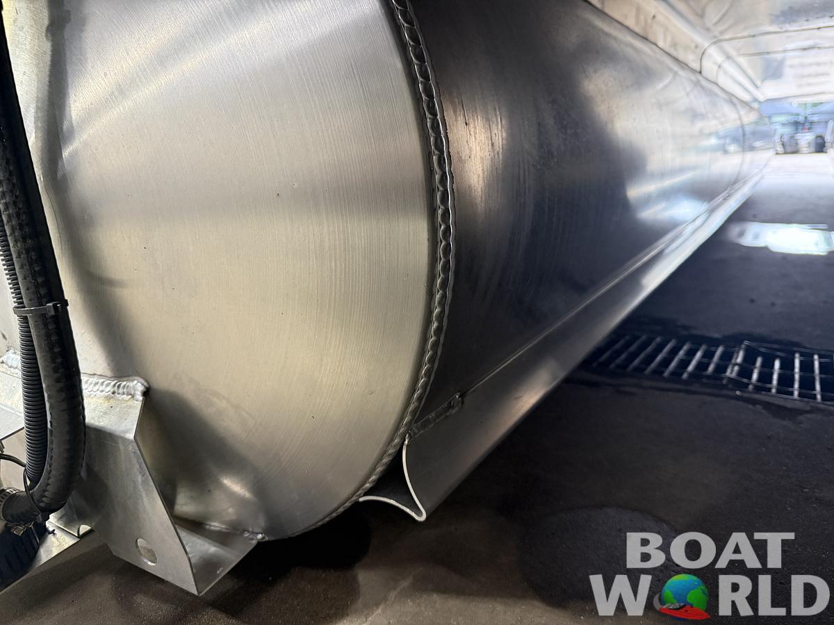 2026 Bentley Pontoons Legacy 223 Navigator Quad Lounge Tritoon 