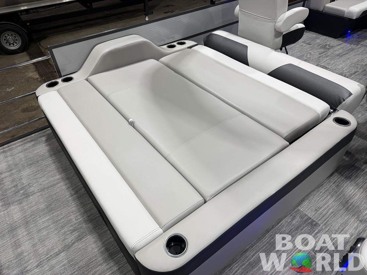 2026 Montego Bay 8522 Swingback Deluxe Pontoon