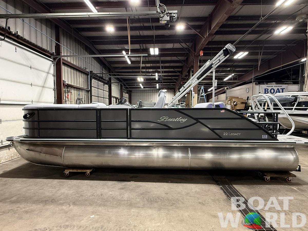 2026 Bentley Pontoons Legacy 220 Swingback 