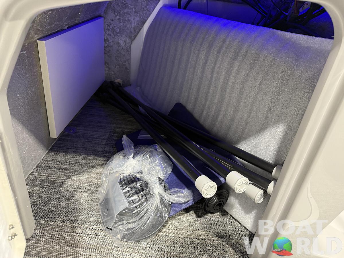 2026 Bentley Pontoons Legacy 223 Navigator Quad Lounge Tritoon