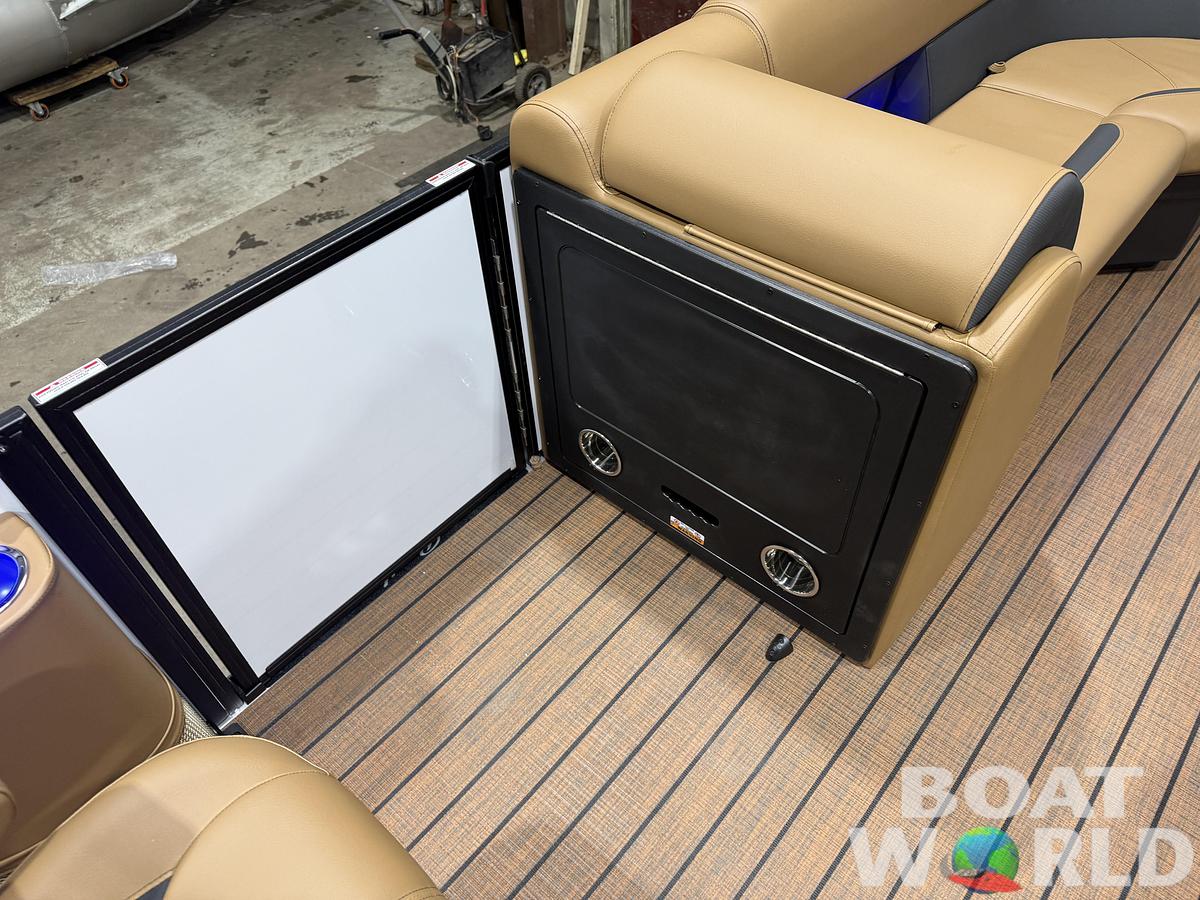2026 Bentley Pontoons Legacy 220 Swingback
