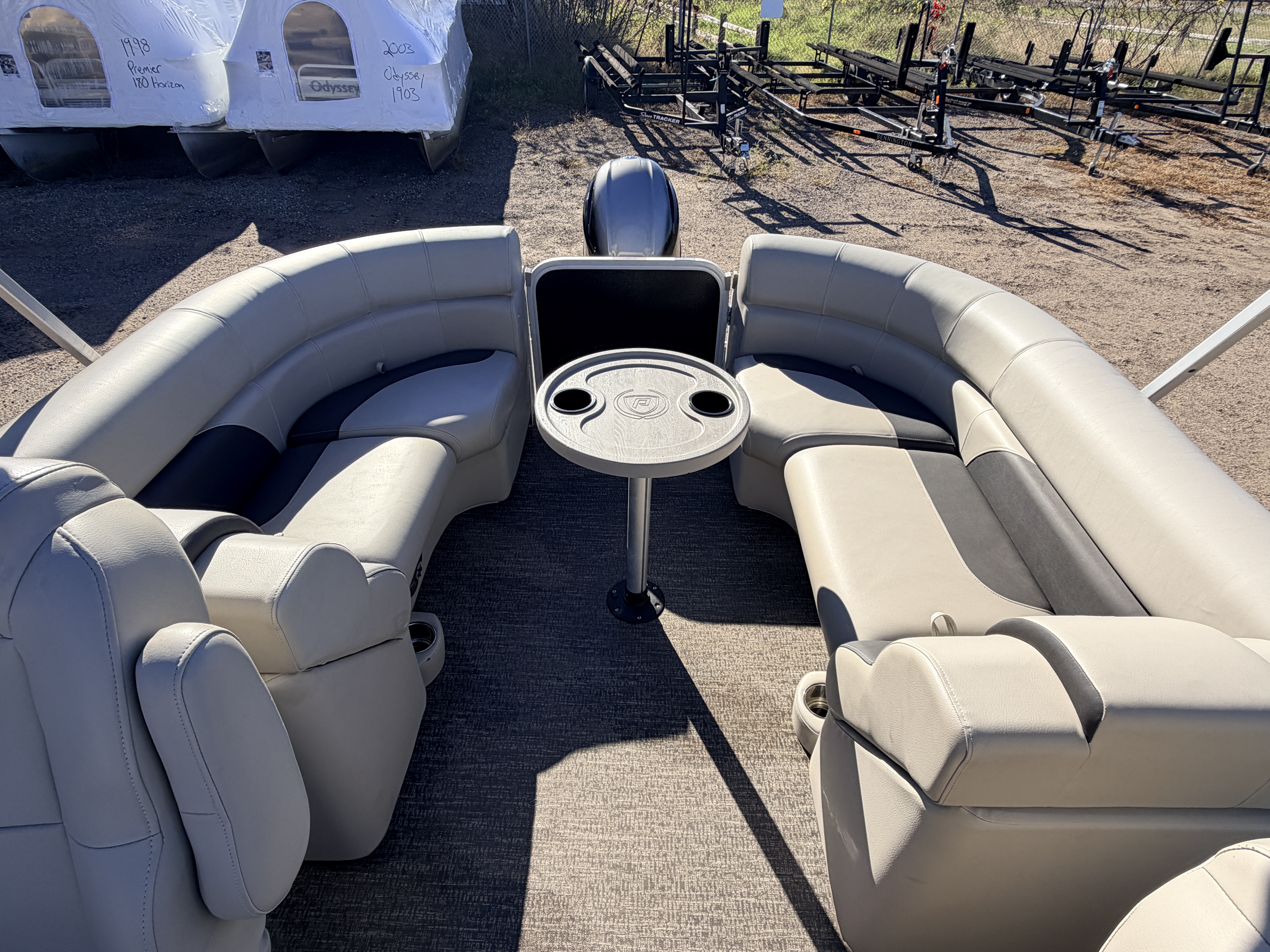 Used 2022 Premier 230 SunSpree RF & 116HP Yamaha 4Stroke -$34,995